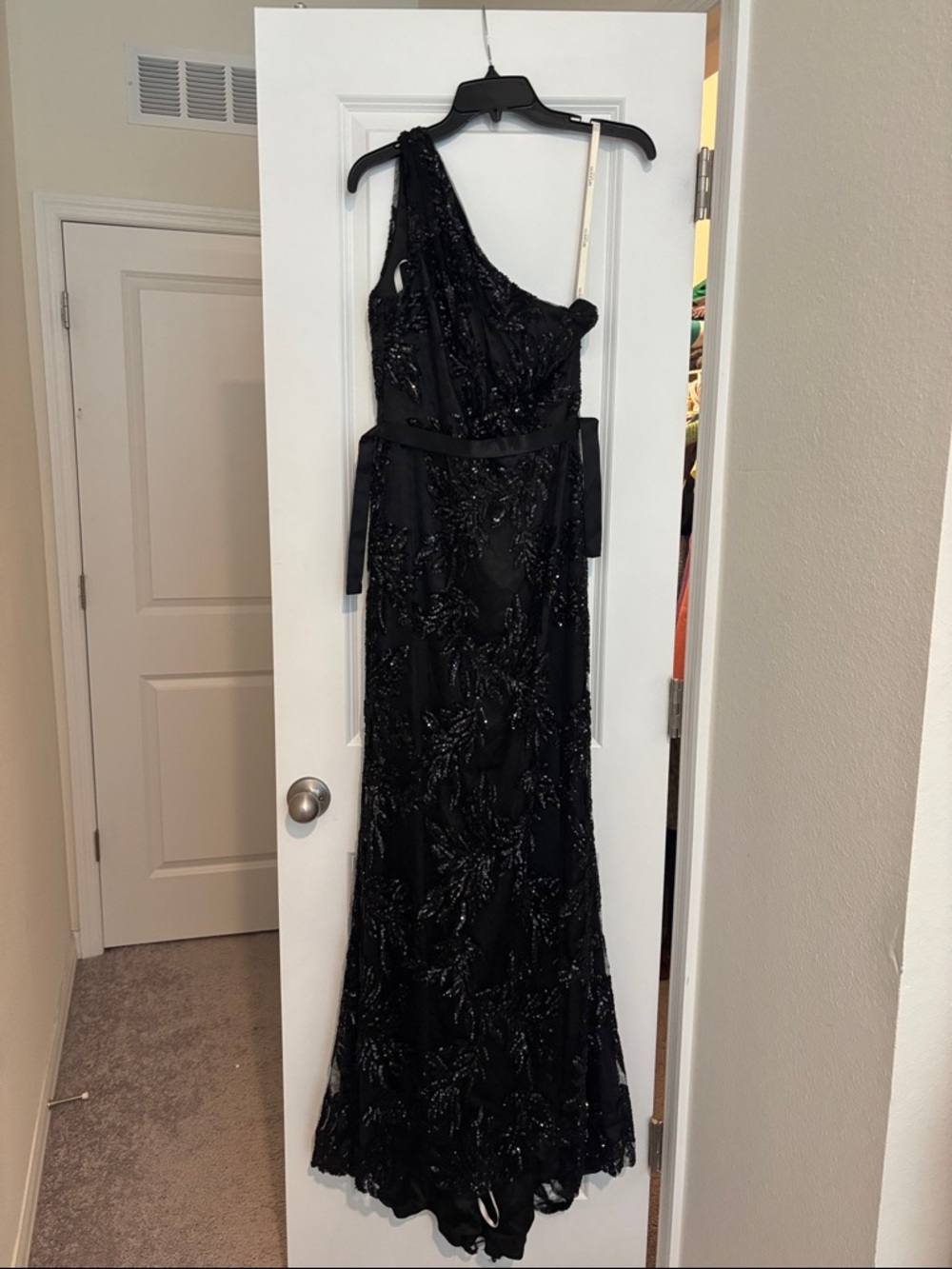 Elegant One-Shoulder Black Evening Gown